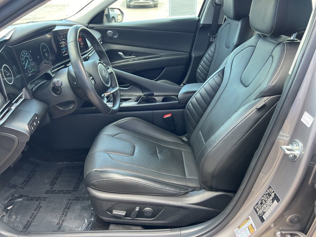 Used 2023 Hyundai Elantra Limited image 9