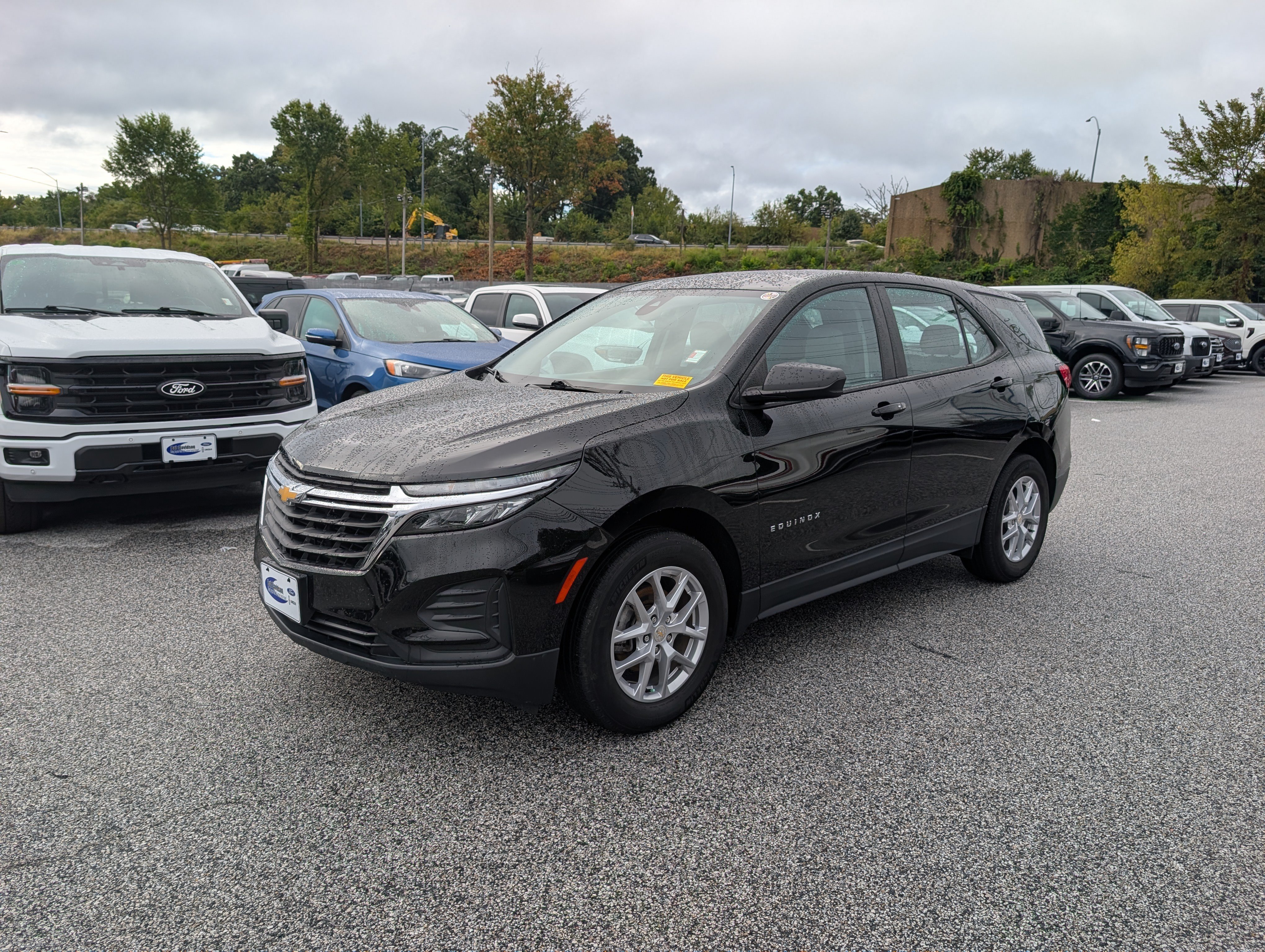 Used 2023 Chevrolet Equinox LS FWD image 2