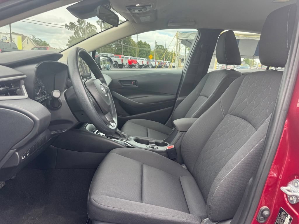 Used 2025 Toyota Corolla LE FWD image 5
