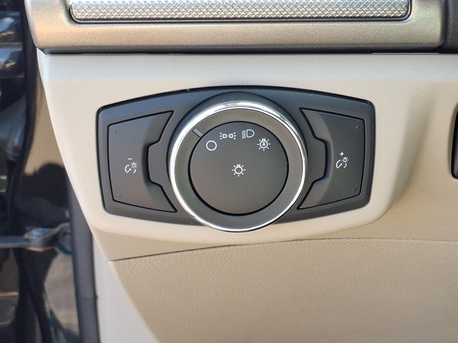 Certified 2020 Ford Fusion SE FWD image 24
