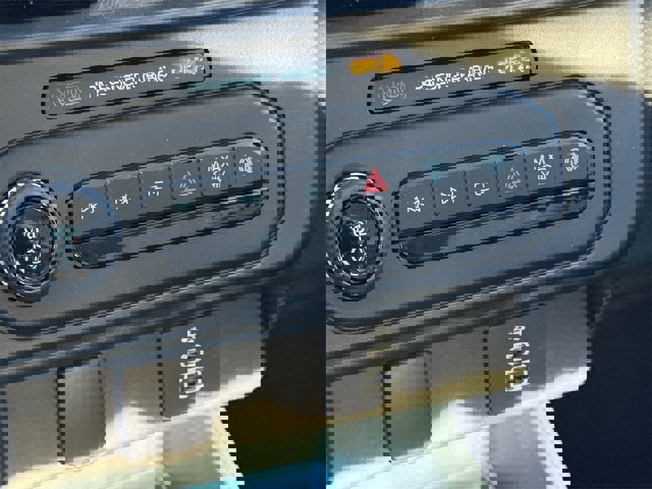 Certified 2025 Ford Maverick XLT image 19