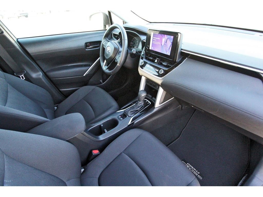 Used 2024 Toyota Corolla Cross LE image 27