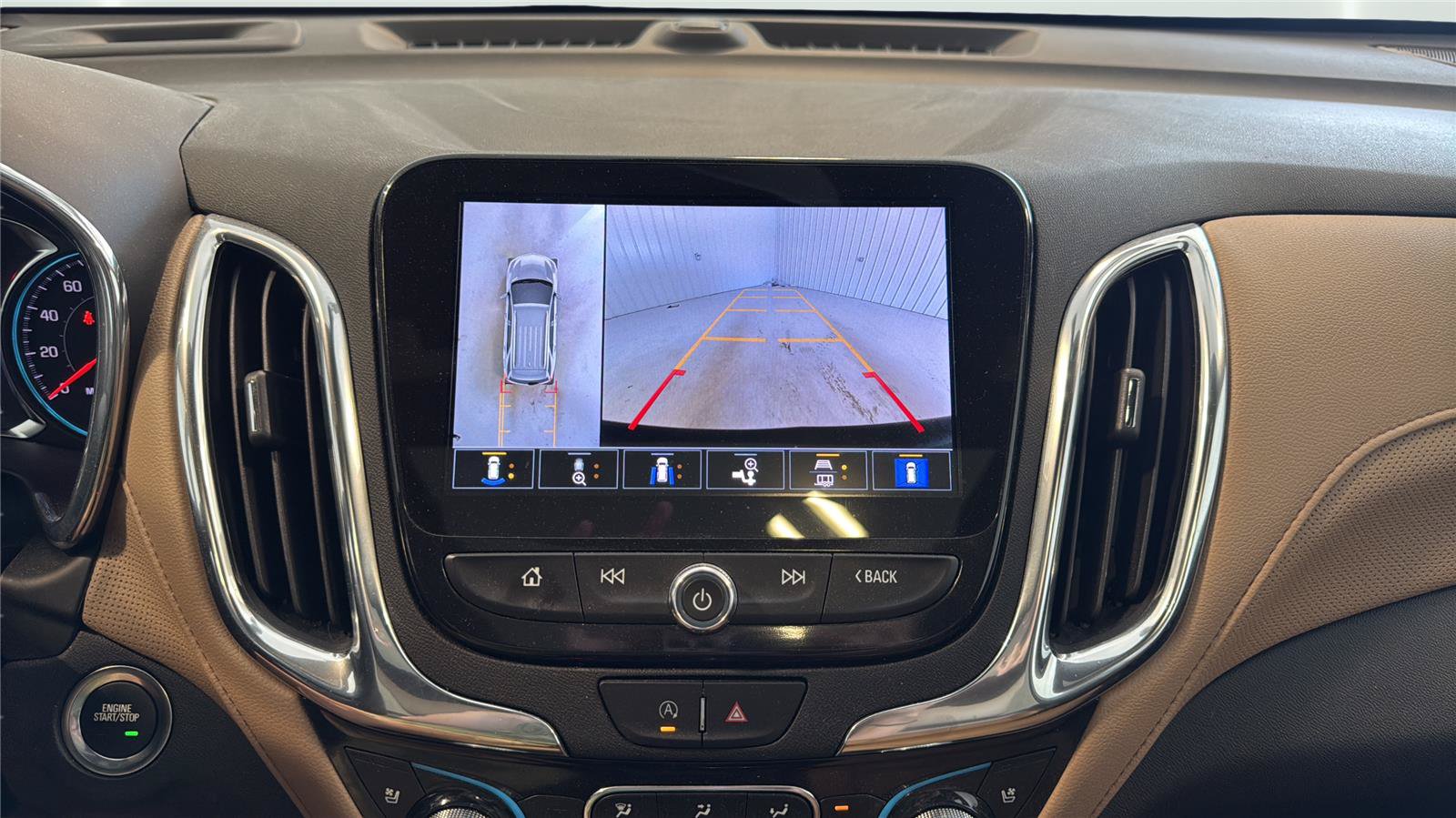 Used 2023 Chevrolet Equinox Premier AWD/4WD image 20