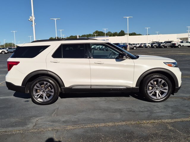 Certified 2023 Ford Explorer XLT w/ Equipment Group 202A AWD/4WD image 3