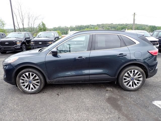 Certified 2022 Ford Escape Titanium AWD/4WD image 2