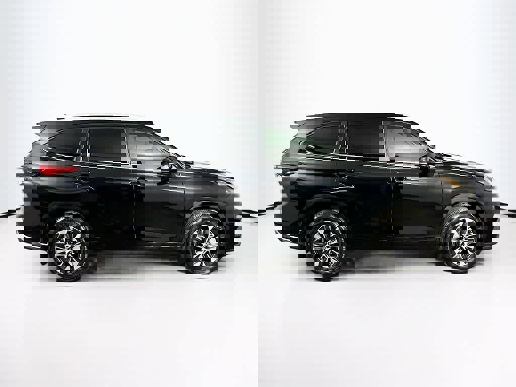 Used 2023 Toyota Highlander XLE image 26