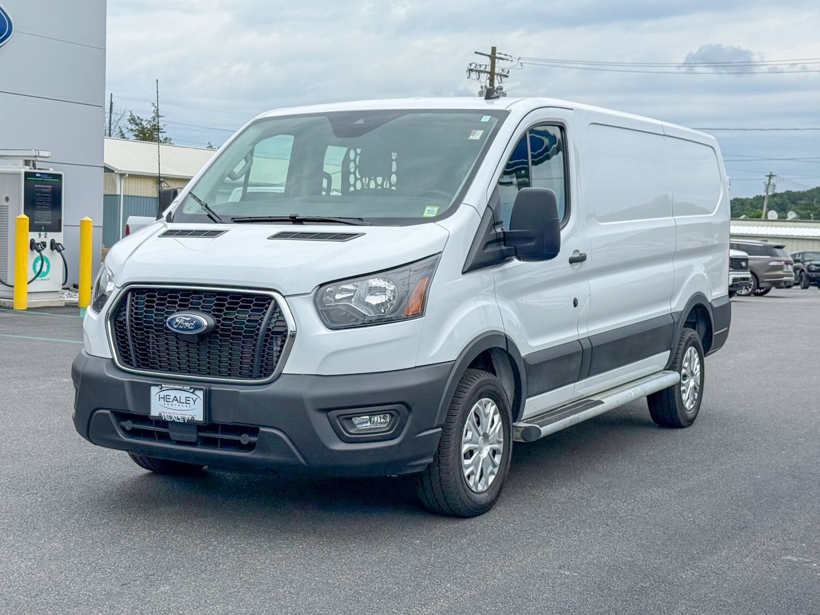 Certified 2025 Ford Transit 250 Low Roof w/ Exterior Upgrade Package RWD image 4