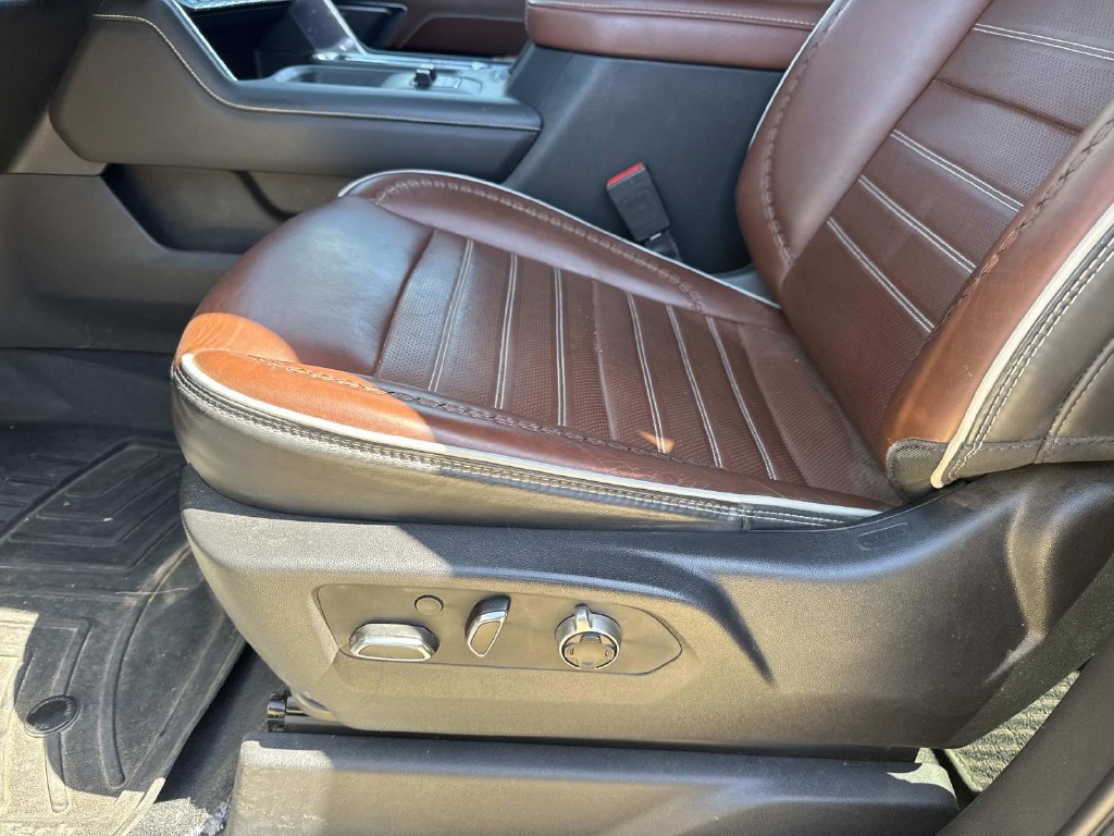 Used 2024 GMC Sierra 3500 Denali Ultimate AWD/4WD image 18