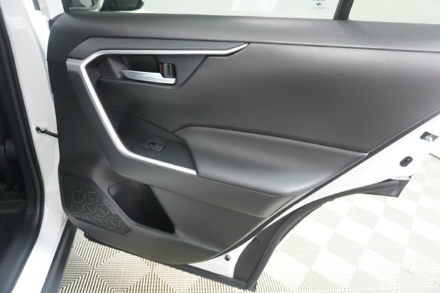 Used 2025 Toyota RAV4 XLE AWD/4WD image 31