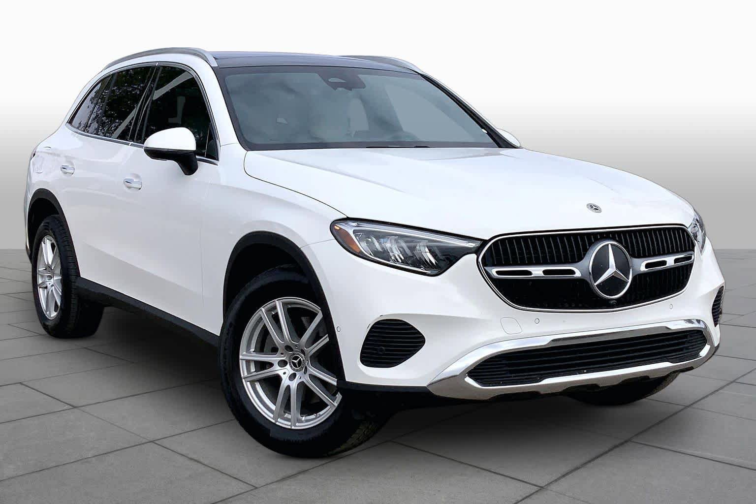 Used 2025 Mercedes-Benz GLC 300 4MATIC image 3