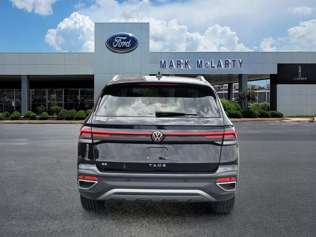 Used 2025 Volkswagen Taos SE FWD image 4