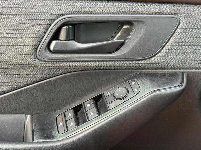 Used 2023 Nissan Rogue S FWD image 21