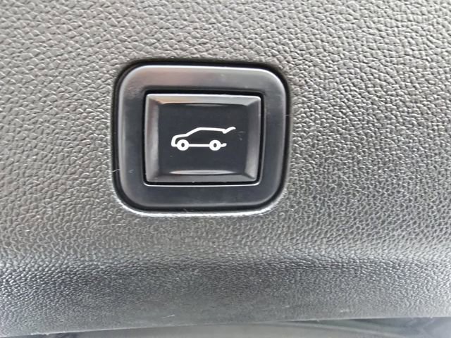 Used 2022 Chevrolet Suburban RST w/ Luxury Package AWD/4WD image 19