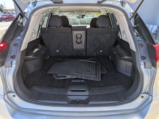 Used 2020 Nissan Rogue S w/ Special Edition Package FWD image 32