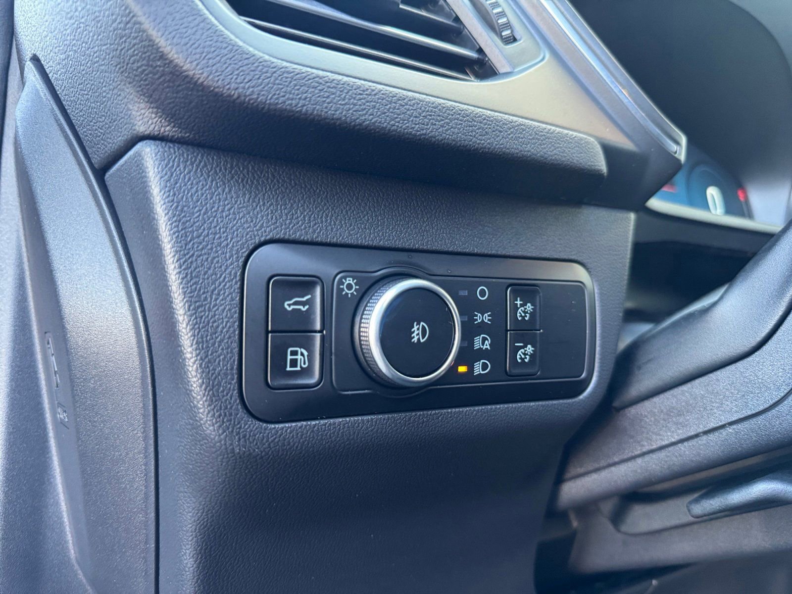 Certified 2025 Ford Escape Platinum w/ Premium Technology Package image 21