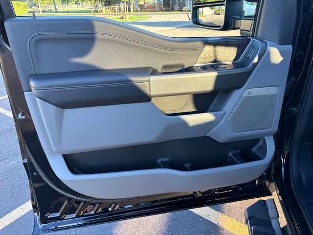 Certified 2025 Ford F250 XLT w/ Black Appearance Package AWD/4WD image 23