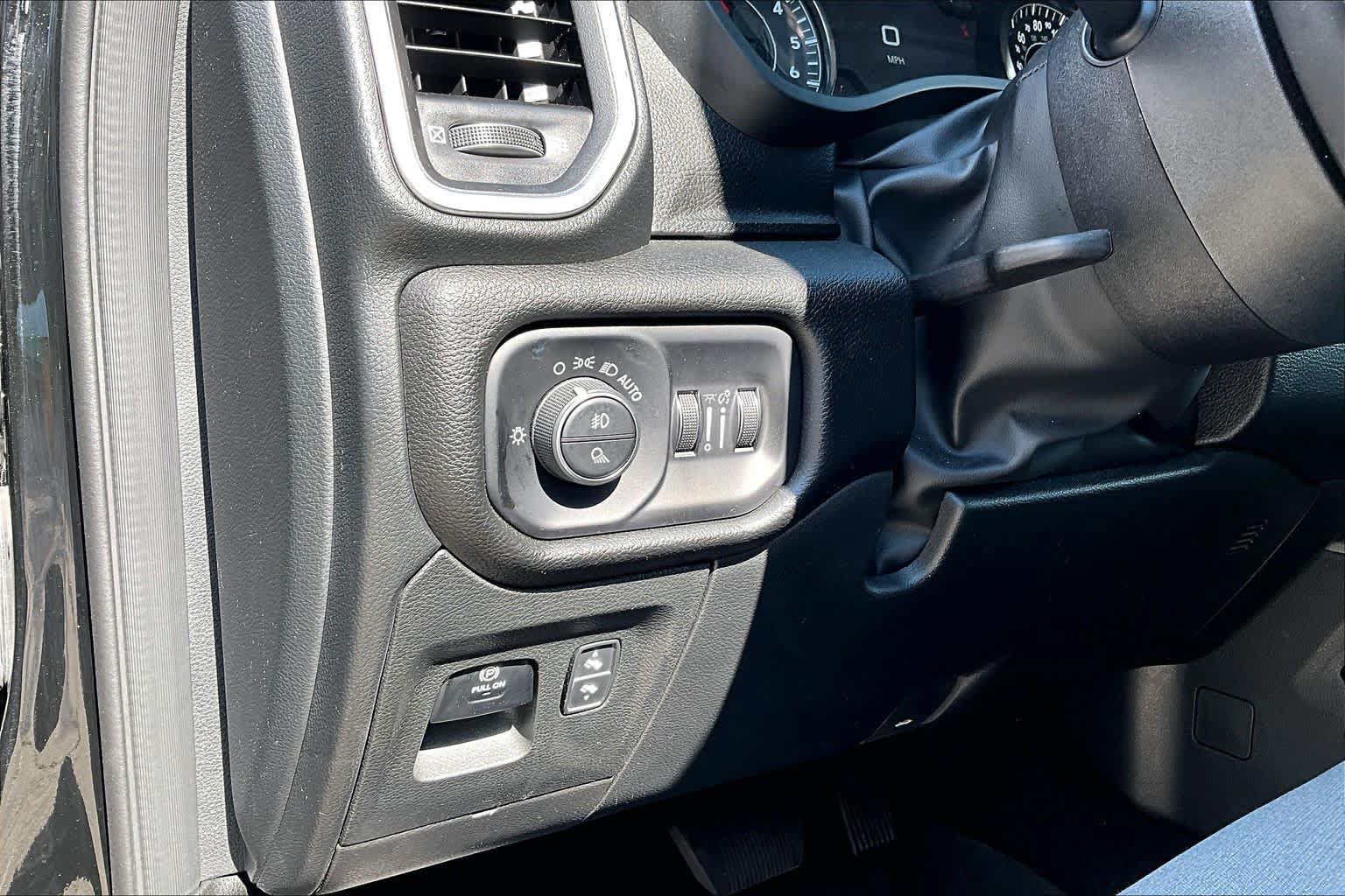 Used 2025 RAM 1500 Big Horn AWD/4WD image 36