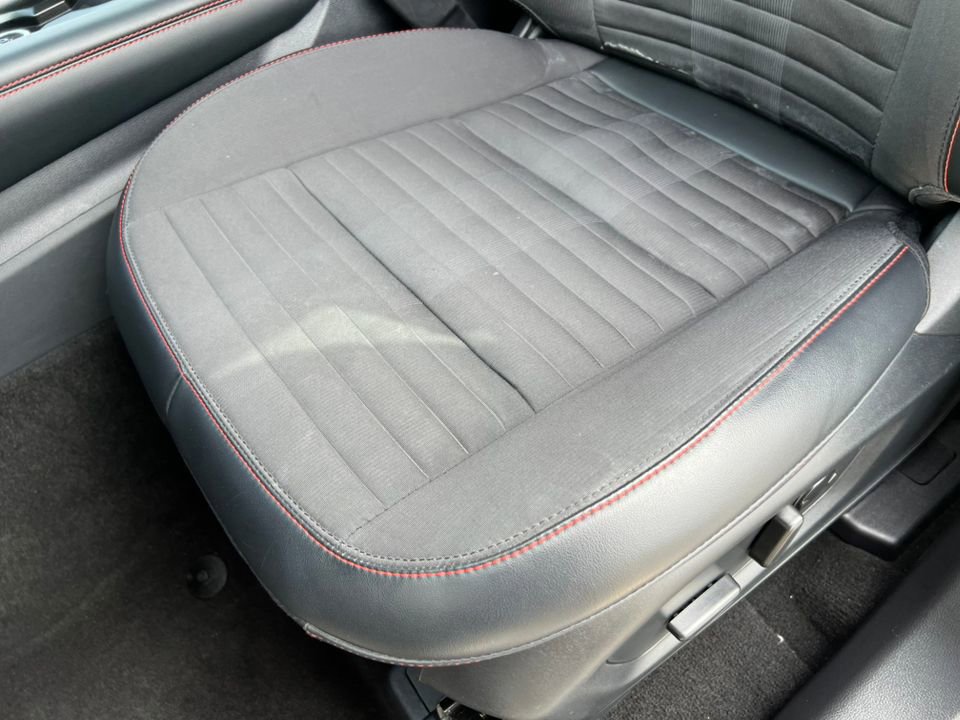 Certified 2025 Ford Explorer ST-Line image 18