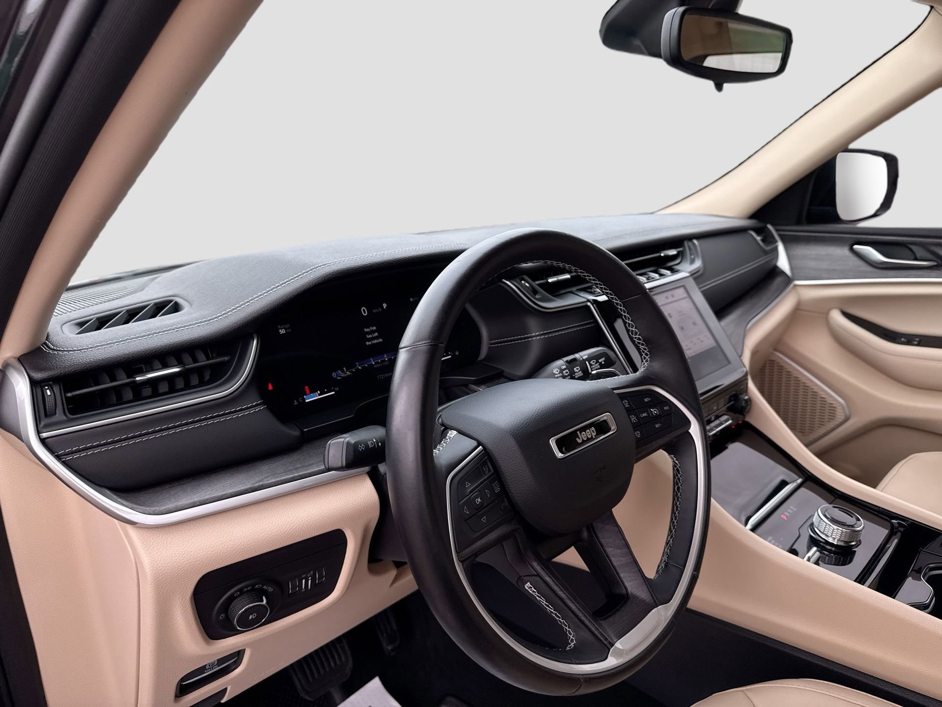 Used 2022 Jeep Grand Cherokee Limited image 10