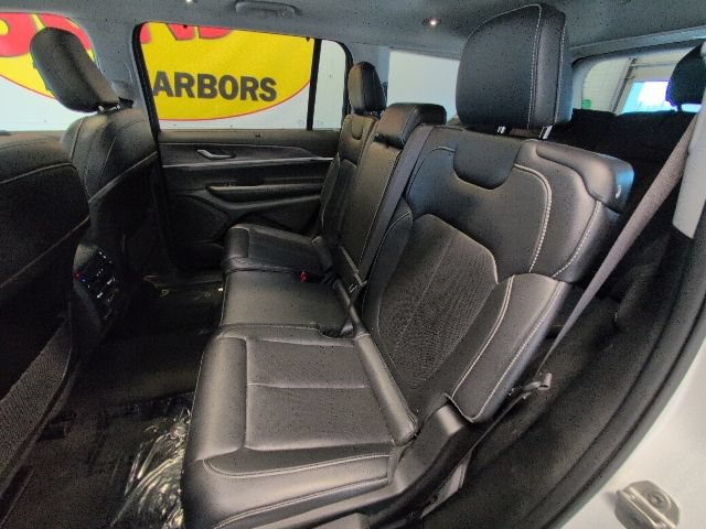 Used 2023 Jeep Grand Cherokee L Limited w/ Luxury Tech Group II AWD/4WD image 31