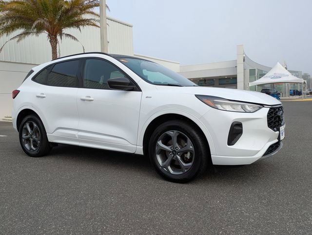 Certified 2023 Ford Escape ST-Line AWD/4WD image 2