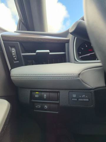 Used 2022 Toyota Avalon XLE w/ Moonroof Package FWD image 39