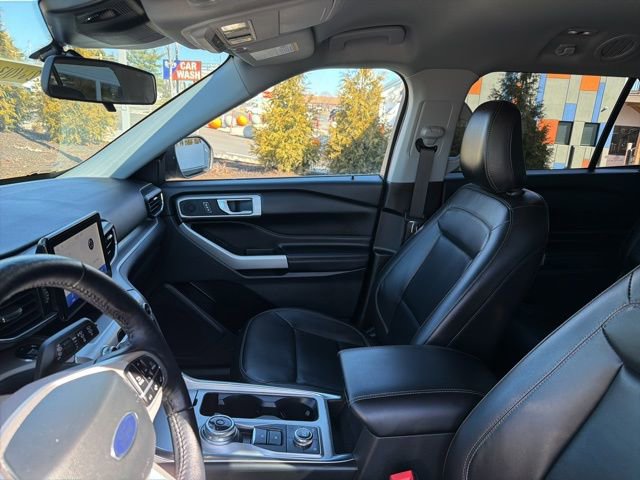 Certified 2022 Ford Explorer XLT w/ Equipment Group 202A image 16