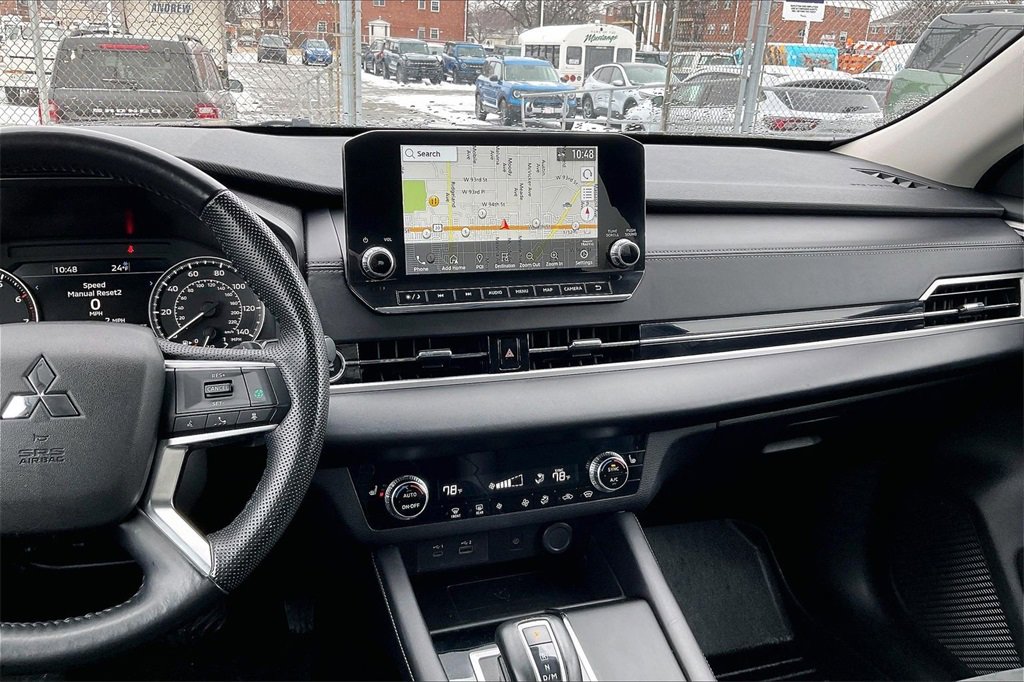 Used 2024 Mitsubishi Outlander SE image 5