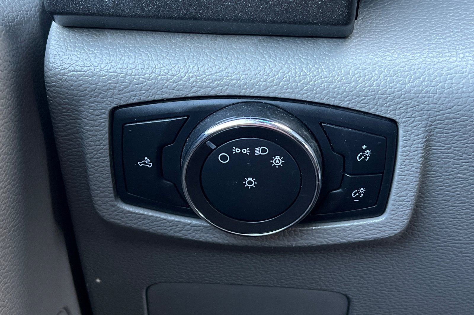 Certified 2018 Ford F250 XL w/ Power Equipment Group image 27