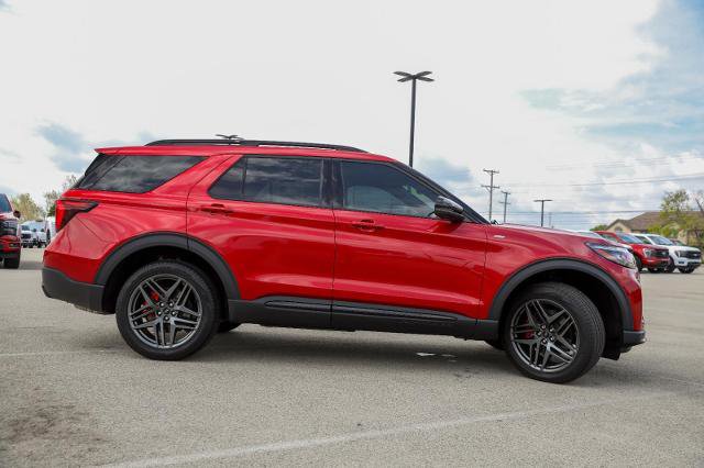 Certified 2025 Ford Explorer ST-Line w/ Premium Package AWD/4WD image 7