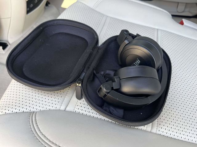 Used 2024 Cadillac Escalade ESV Premium Luxury Platinum image 12