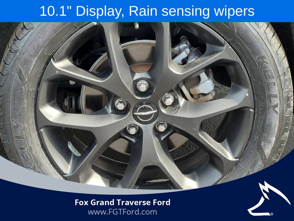 Used 2025 Chrysler Pacifica Limited FWD image 9
