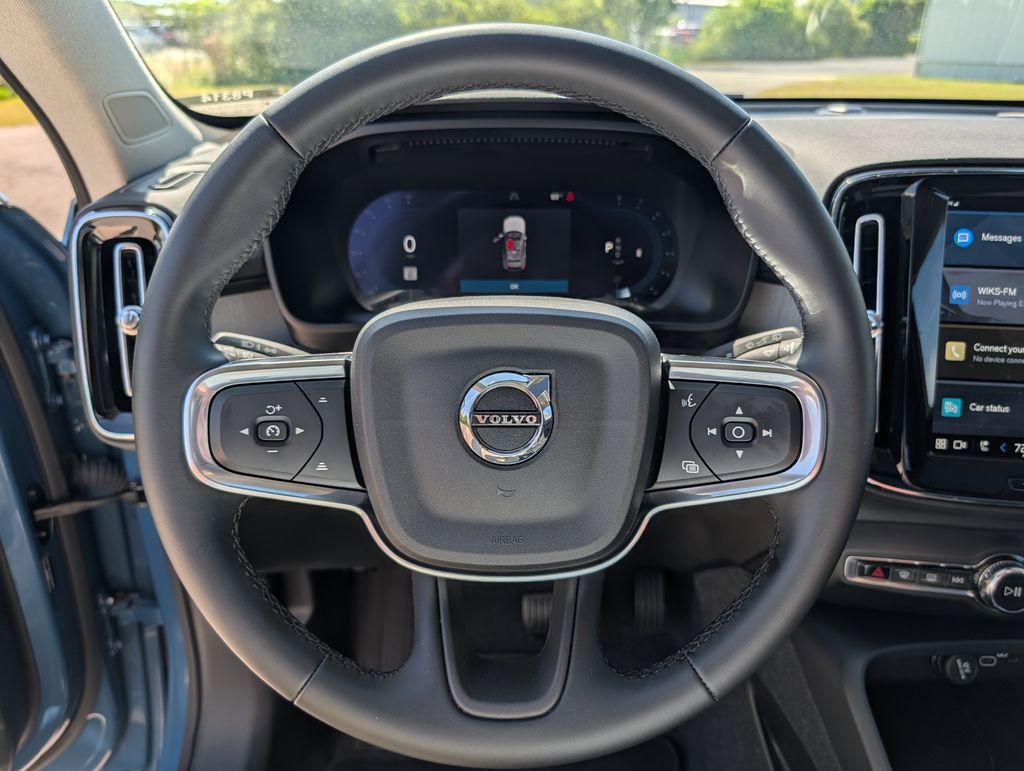 Used 2025 Volvo XC40 B5 Plus AWD/4WD image 8