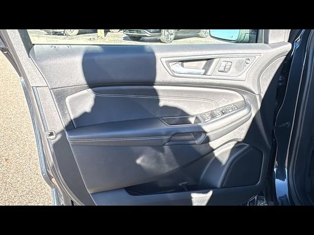 Certified 2024 Ford Edge Titanium AWD/4WD image 9