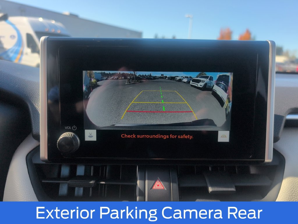 Used 2025 Toyota RAV4 XLE AWD/4WD image 28