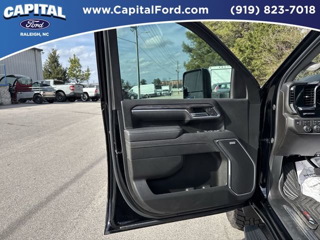 Used 2025 Chevrolet Silverado 2500 LTZ w/ LTZ Premium Package image 19