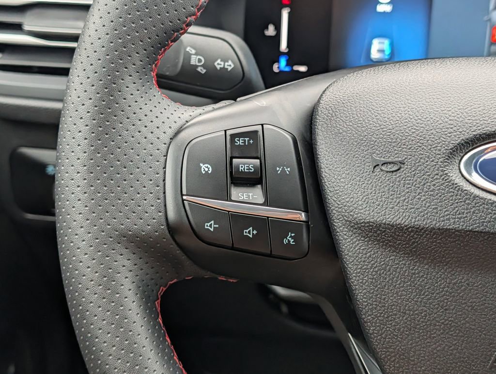 Certified 2025 Ford Escape ST-Line image 17