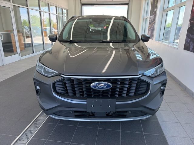 Certified 2024 Ford Escape Platinum AWD/4WD image 2