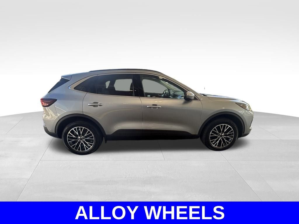 Certified 2024 Ford Escape SE w/ PHEV Premium Package FWD image 3