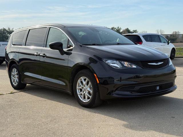 Used 2023 Chrysler Voyager LX FWD image 8
