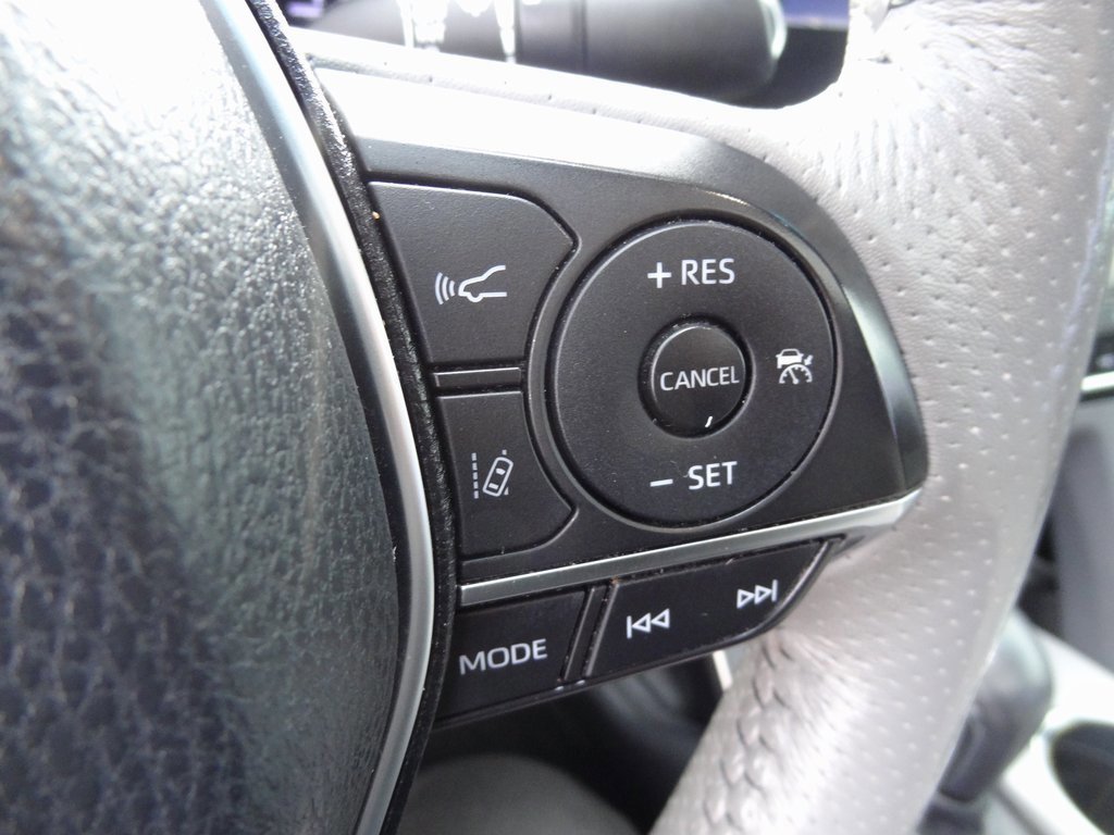 Used 2019 Toyota Avalon Limited image 26