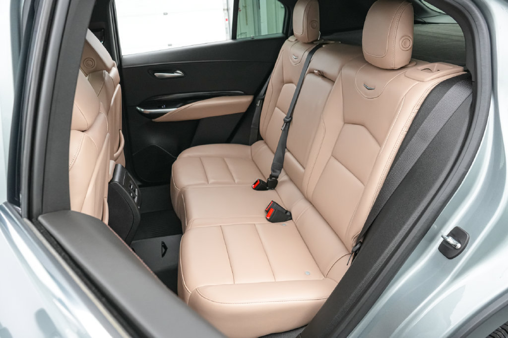 Used 2024 Cadillac XT4 Luxury w/ LPO, Floor Liner Package AWD/4WD image 20