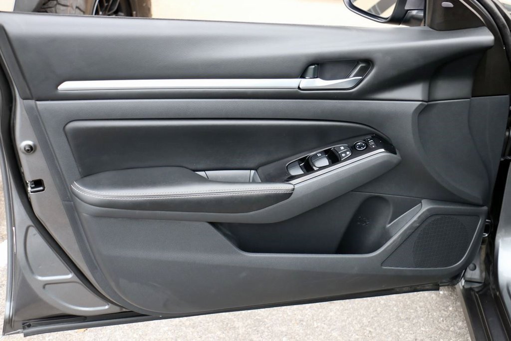 Used 2023 Nissan Altima 2.5 SV image 16