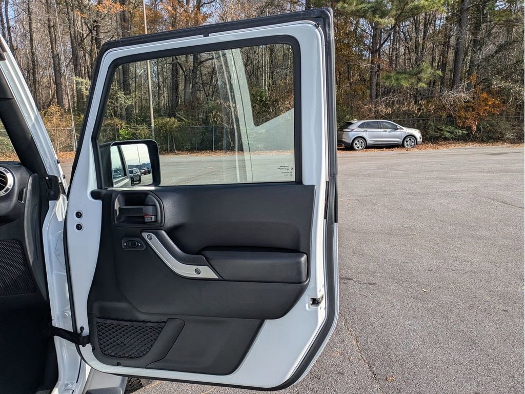 Used 2017 Jeep Wrangler Unlimited Sahara w/ Connectivity Group image 26