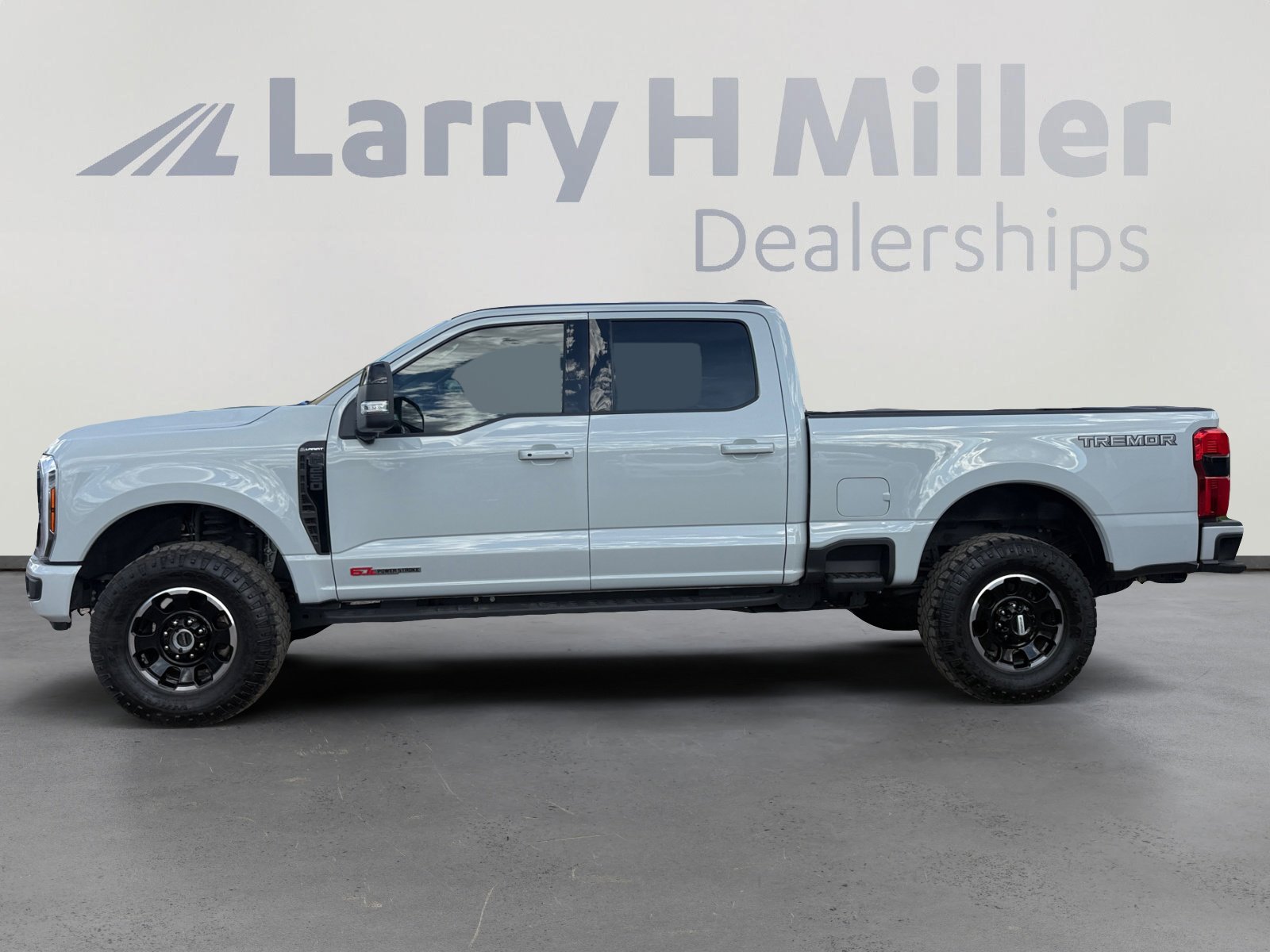 Certified 2025 Ford F250 Lariat w/ Lariat Ultimate Package image 2