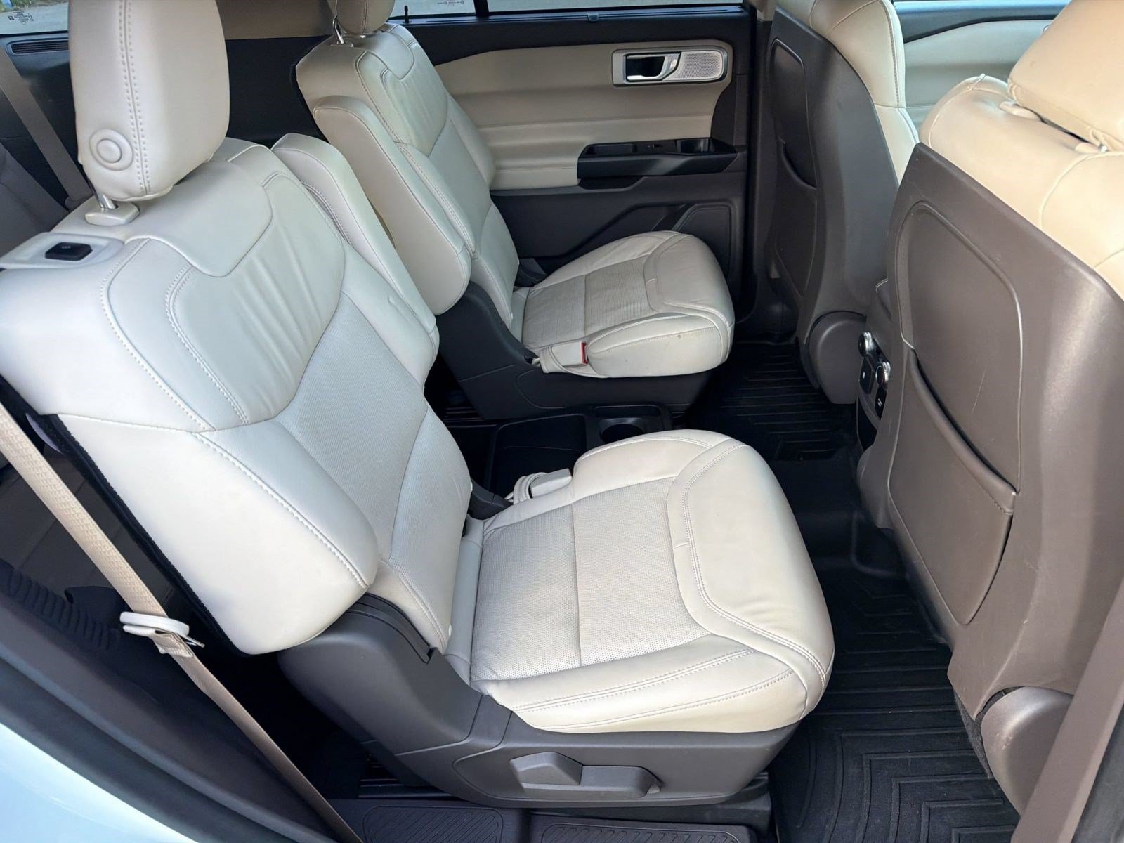 Certified 2020 Ford Explorer Platinum w/ Premium Technology Package AWD/4WD image 29