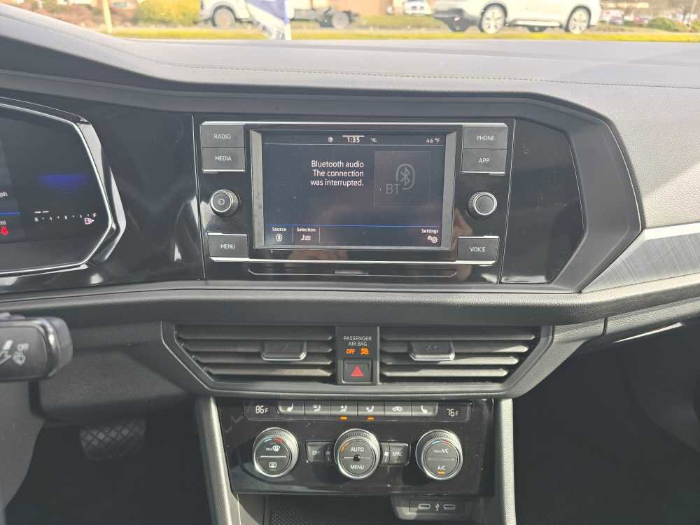 Used 2024 Volkswagen Jetta SE image 13