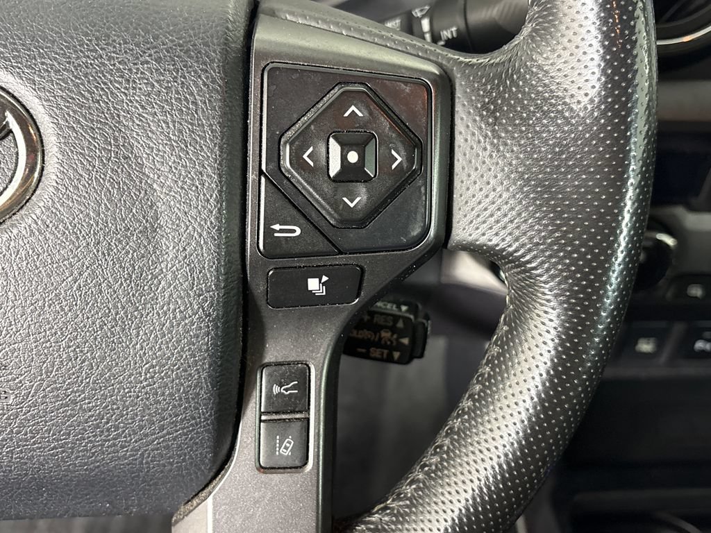 Used 2018 Toyota Tacoma TRD Off-Road w/ Technology Package AWD/4WD image 18