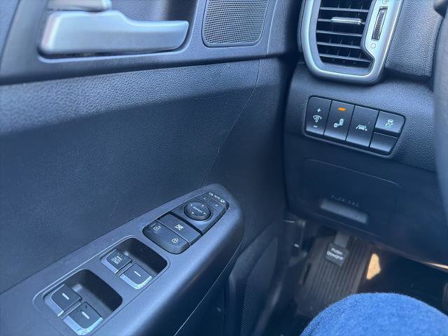 Used 2018 Kia Sportage LX w/ LX Technology Package image 22