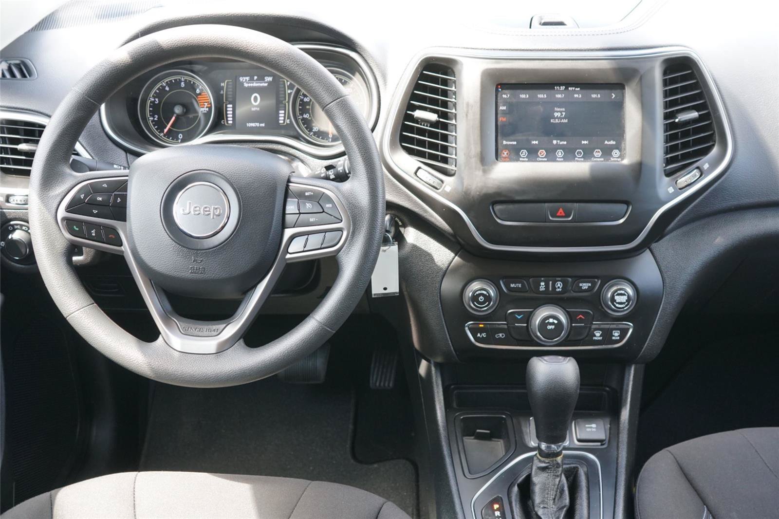 Used 2020 Jeep Cherokee Latitude FWD image 23